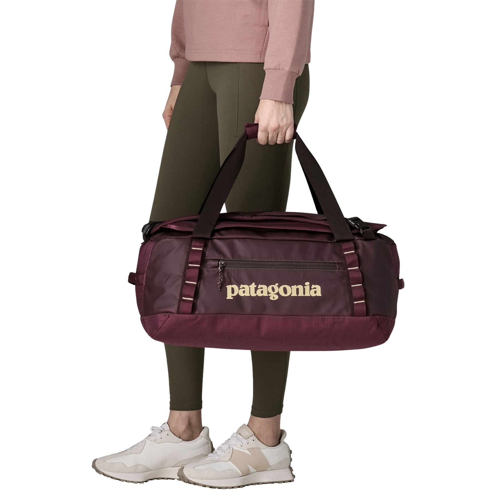 Patagonia Black Hole Duffel 40L Berry Fig Image 05